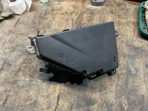 31398001 - VOLVO S60 V60 S90 КОРПУС ЗАПОБІЖНИКІВ 31398000
